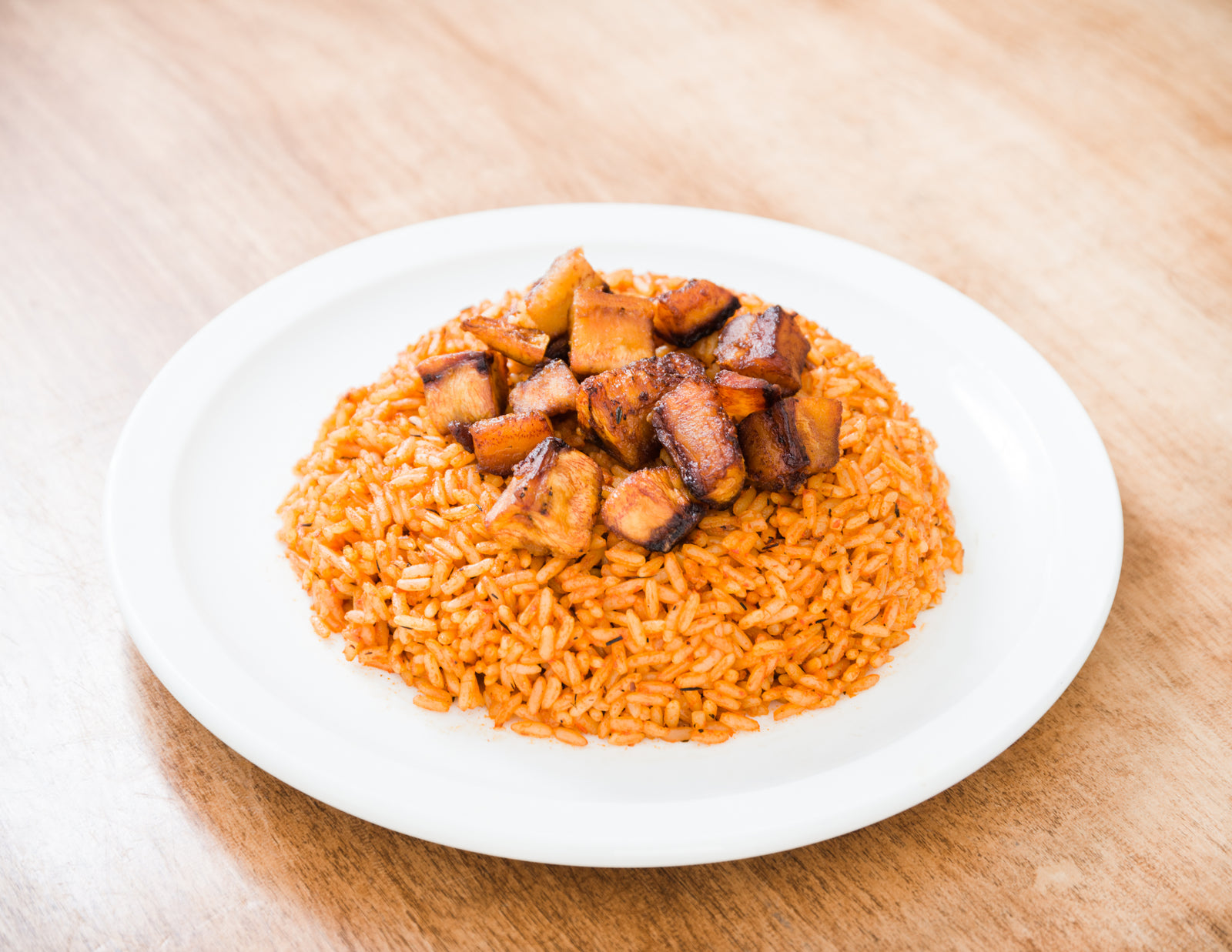 Smoky Party Jollof rice with fried ripe plantains 3
